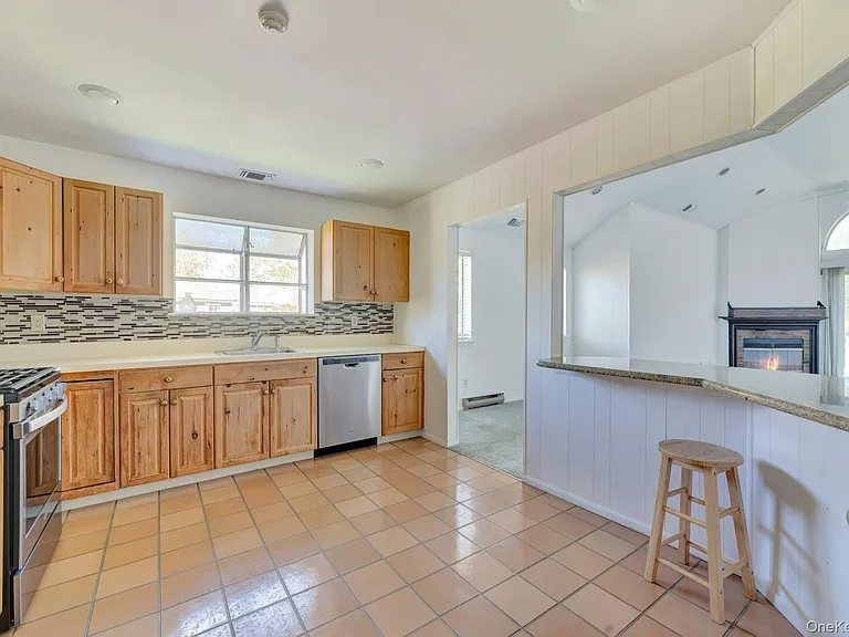 367 Seabreeze Ct — Photo 5