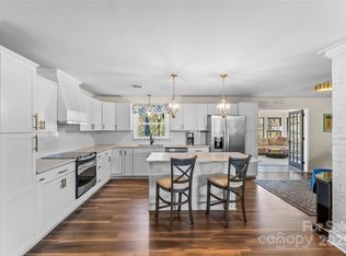 2052 10th Street Pl NW, Hickory, NC 28601