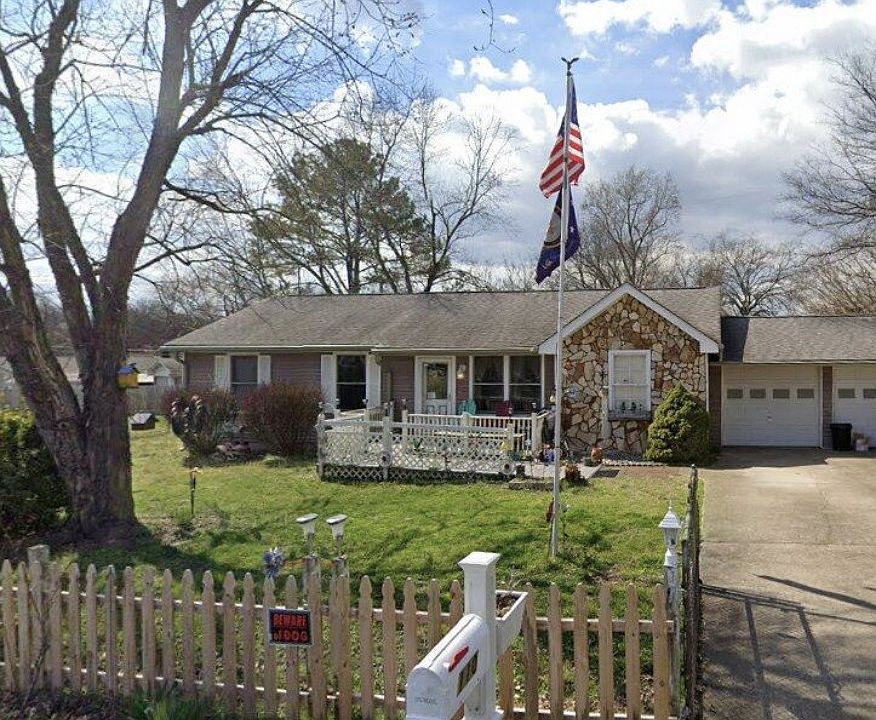 1st image of 110 Pebble Creek Dr E