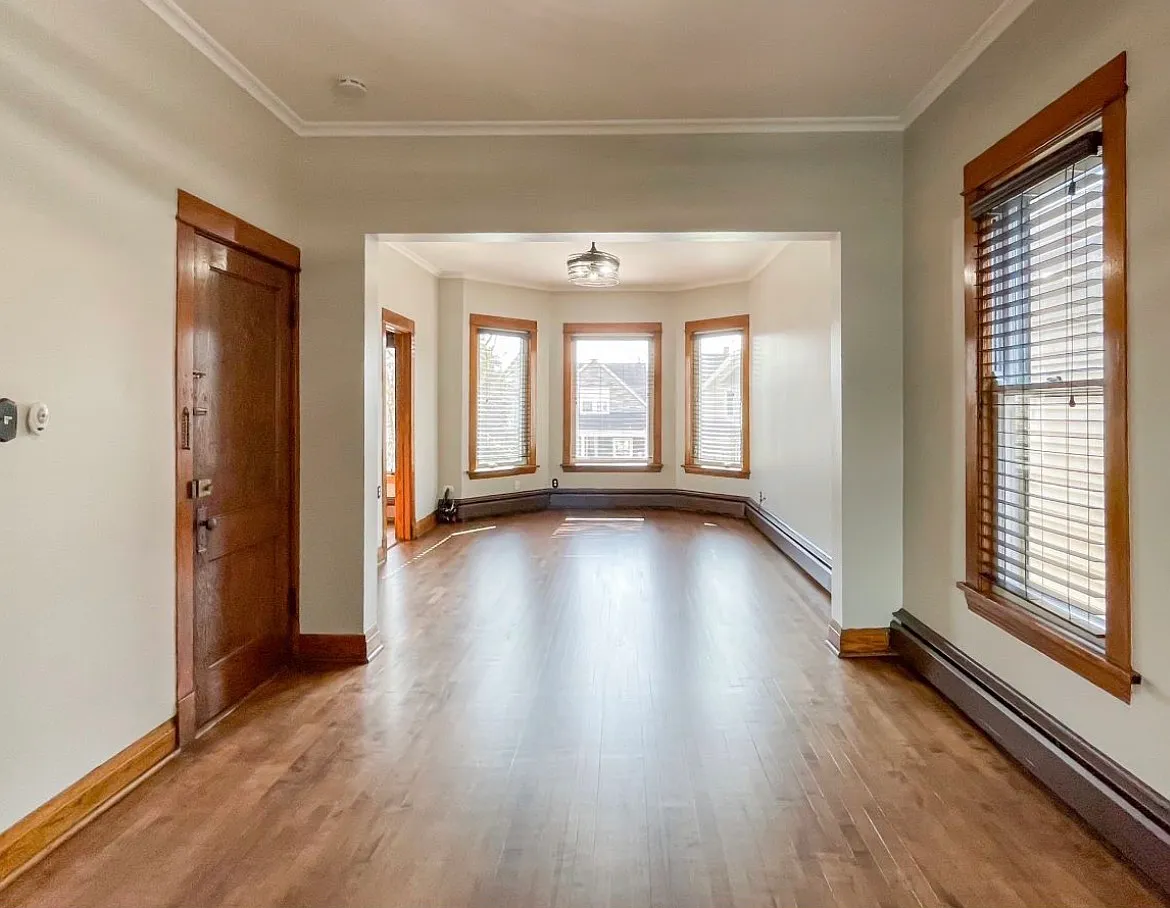 2 bed, 1100 sqft, $2,350 — Photo 3