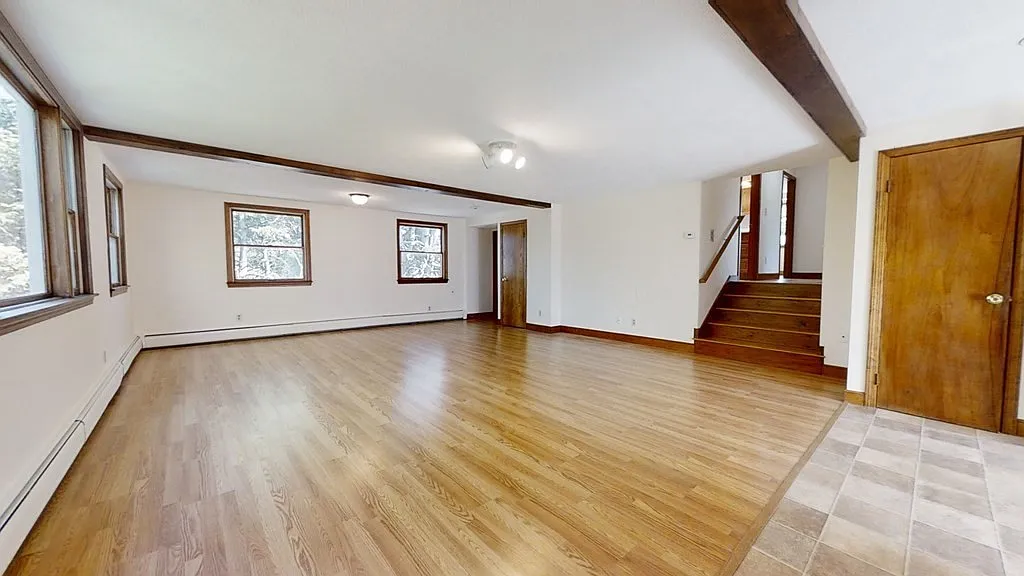 3 bed, 1.0 bath, 1300 sqft, $2,800 — Photo 4