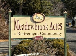 10 Willow Cir, Brimfield, MA 01010