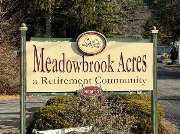 10 Willow Cir, Brimfield, MA 01010