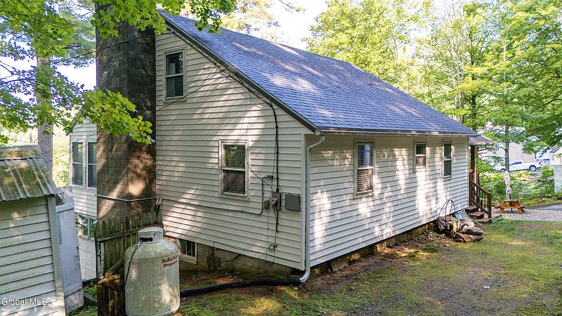 4th image of 2097 N Shore Road