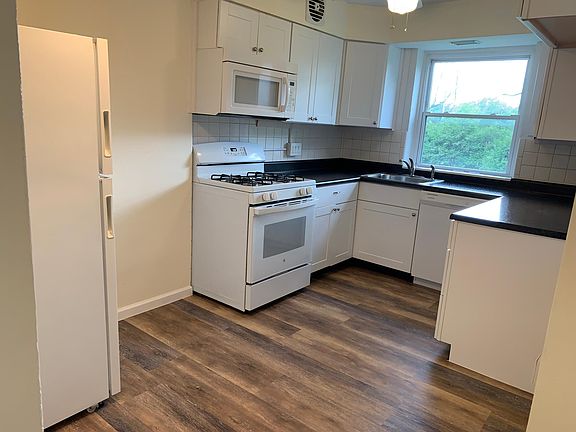 3rd image of 3 Delcrest Ct APT 103