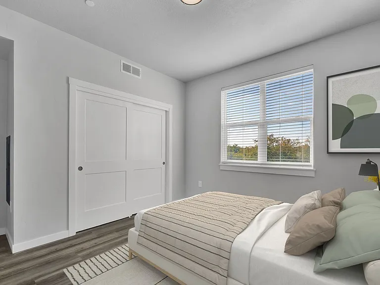 Springtree Apartments — Photo 39