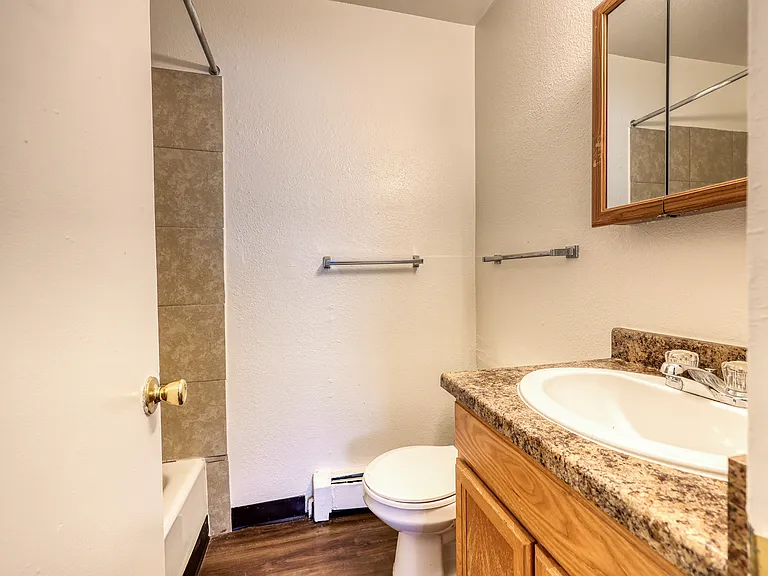 Fairway Valley Apartments — Photo 6