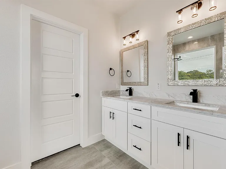 2330 Fairfax Dr — Photo 6