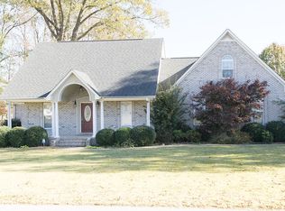 332 Plantation Dr, Killen, AL 35645