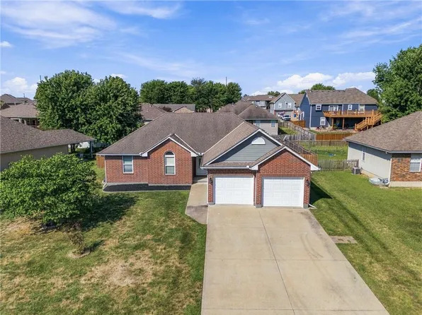 981 Owl Creek Pkwy, Odessa, MO 64076