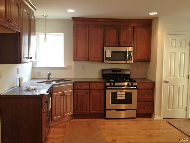 2nd image of 903 Graystone Cir