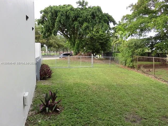 12300 SW 18th Ter #0 — Photo 35