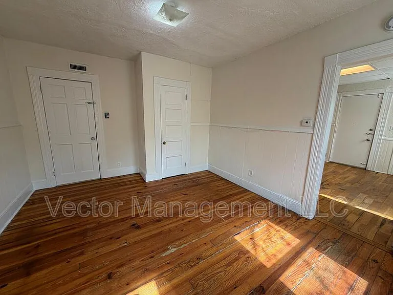 116 Rennell St — Photo 8