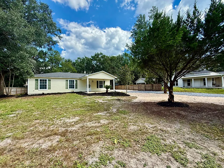 3042 Tiffany Ln — Photo 2