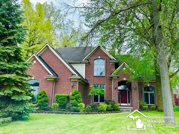 26485 Silver Creek Dr, Brownstown, MI 48134