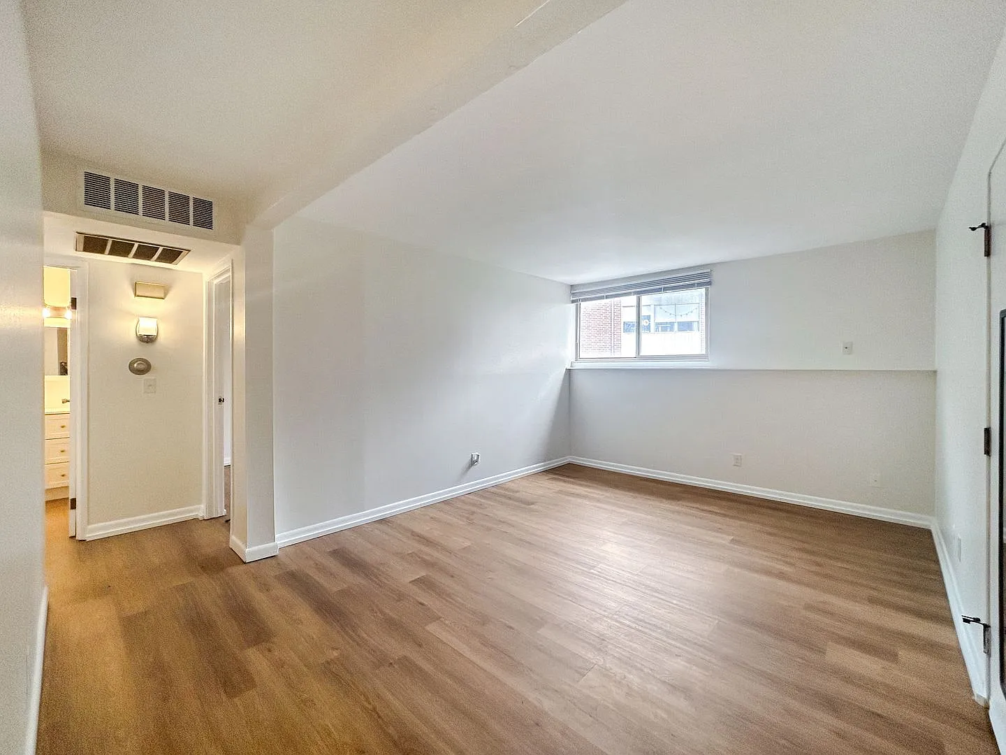 $0 Deposit Option Charming Garden-Level Condo With Modern Updates In Bear Valley Club — Photo 3