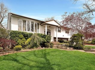 790 University St, Valley Stream, NY 11581
