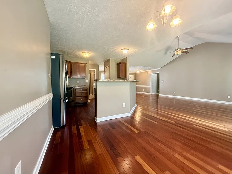 4926 Yorkchester Dr — Photo 8