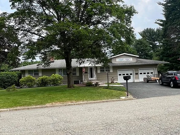 1 Moore St, Ledgewood, NJ 07852