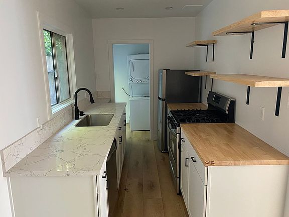 3rd image of 3243 Glenhurst Ave #1/2