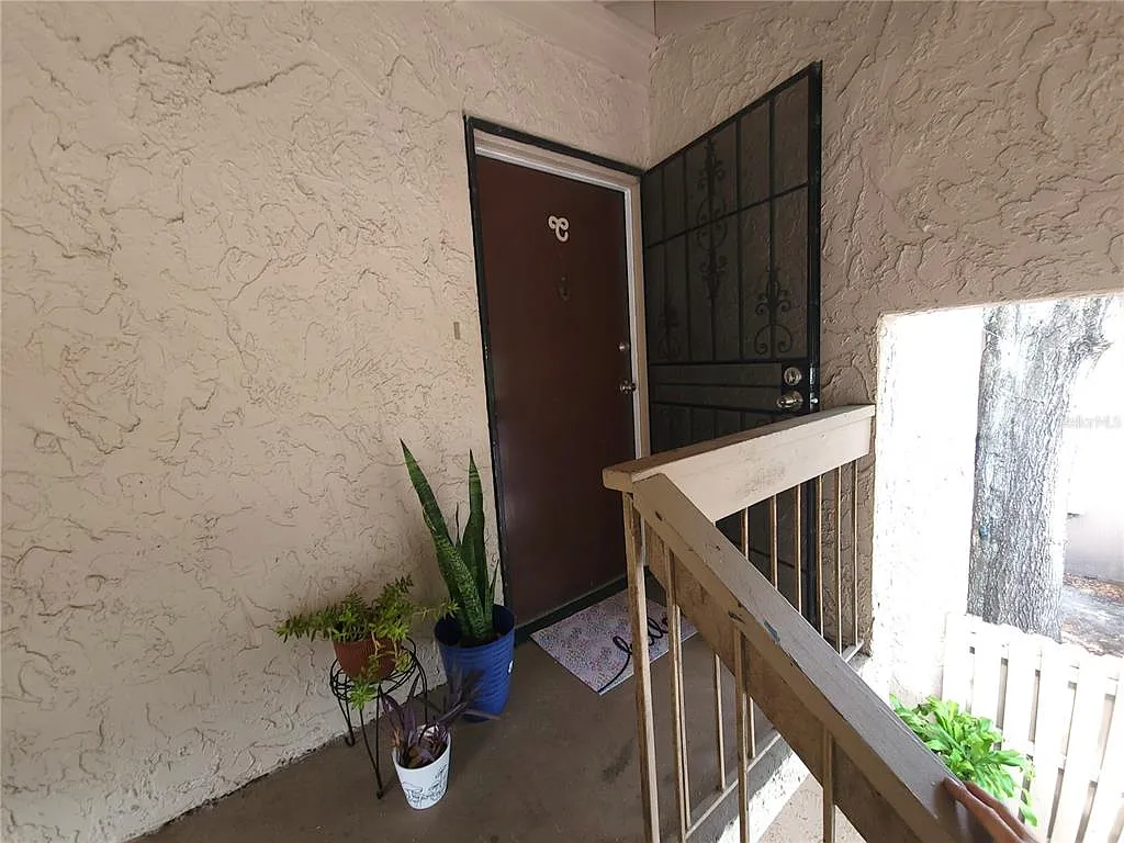 2 bed, 1.5 bath, 1074 sqft, $1,600 — Photo 2