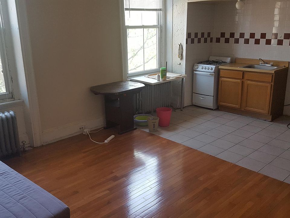 2nd image of 4058 Chestnut St APT 3F