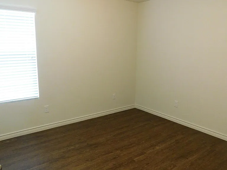 1519 Justin Loop #A — Photo 19