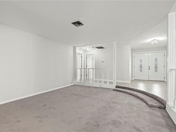 4th image of 2153 W Lakeview Blvd