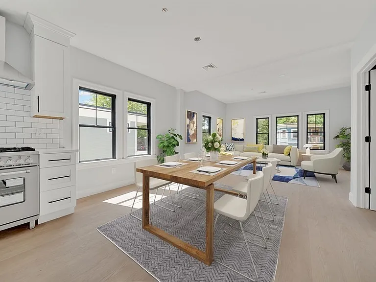 82 Rossmore Rd #2 — Photo 3
