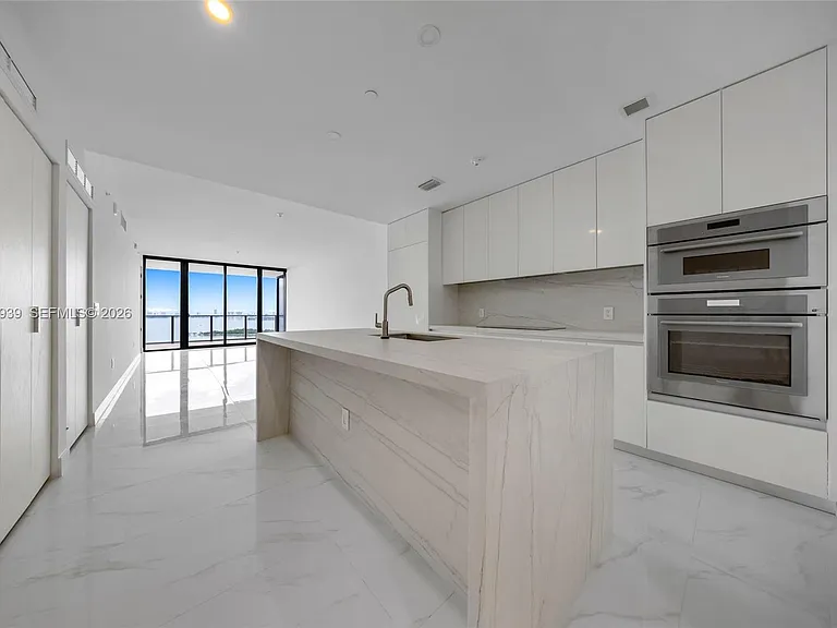 700 NE 24th St #1706 — Photo 10