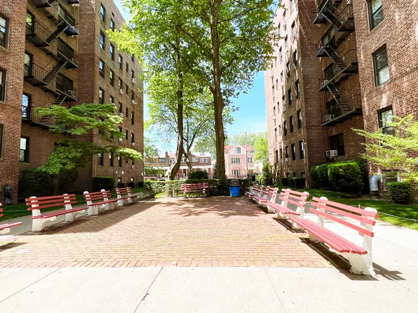 3655 Shore Parkway image 13 of 16