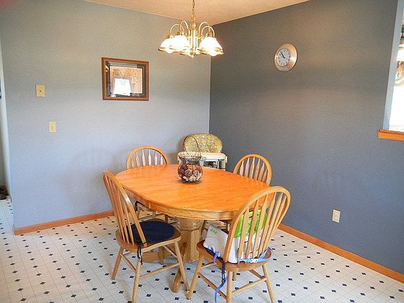 Eat-In Kitchen