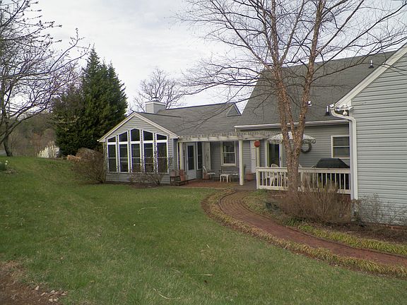 5th image of 105 Deer Trace Ln