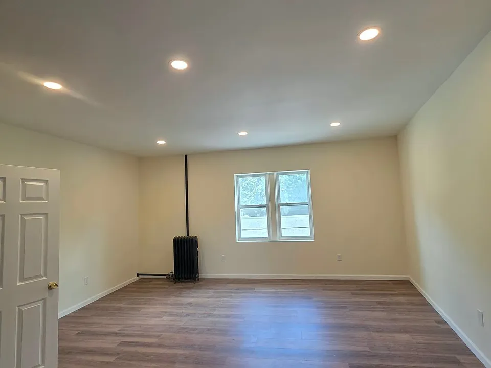369 Warburton Ave #3A