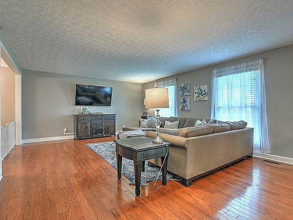 3rd image of 4807 Lake Park Ct