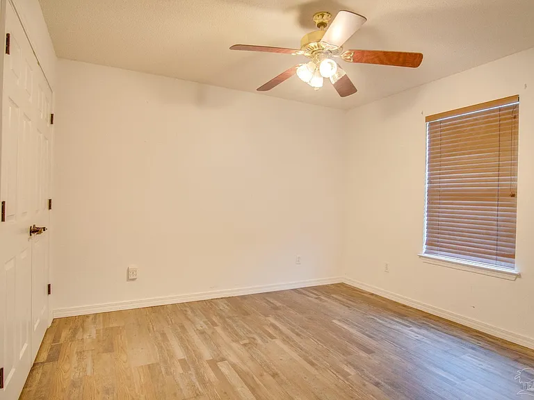 2745 Monroe St — Photo 16
