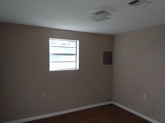 4th image of 215 Shane Dr