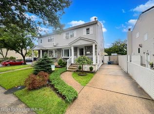 393 Montreal Ave, Staten Island, NY 10306