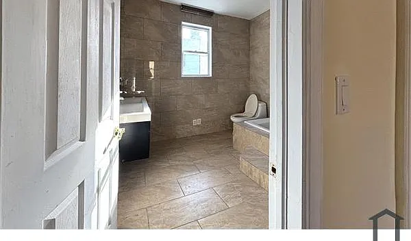 2338 Cross St — Photo 1