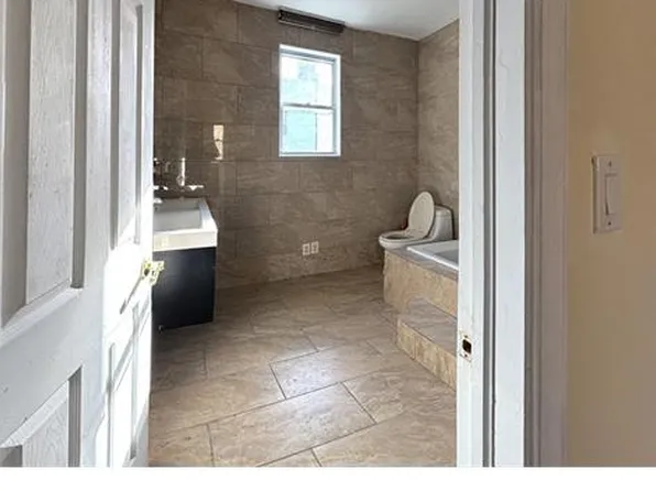 2338 Cross St, Philadelphia, PA 19146
