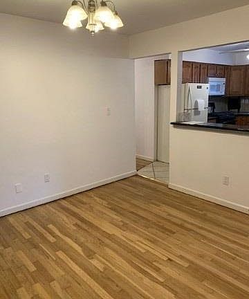3rd image of 115 Nassau Blvd APT 1