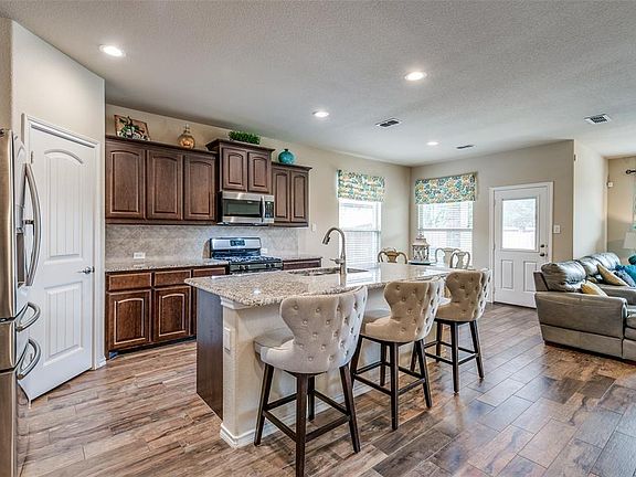 5th image of 15813 Oak Pointe Dr