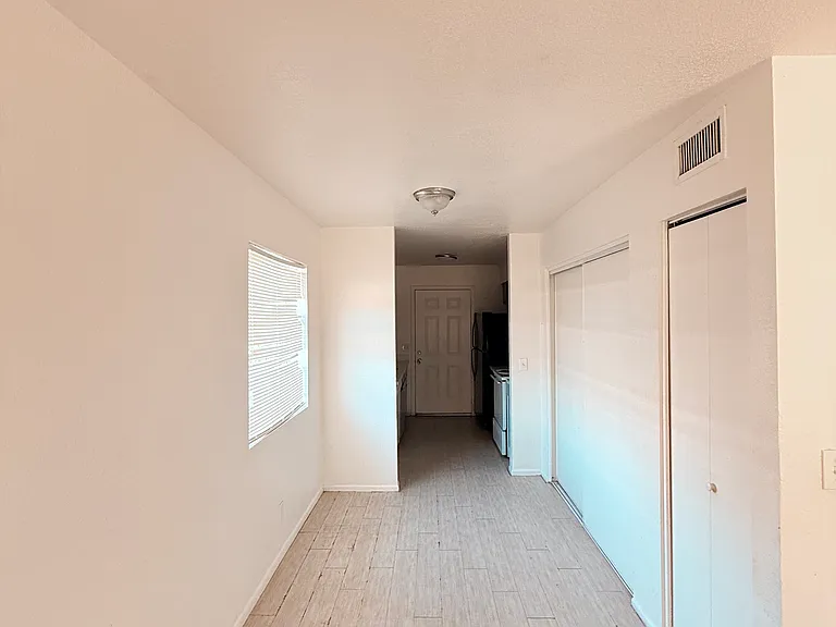 5028 N 22nd Ave #D — Photo 2