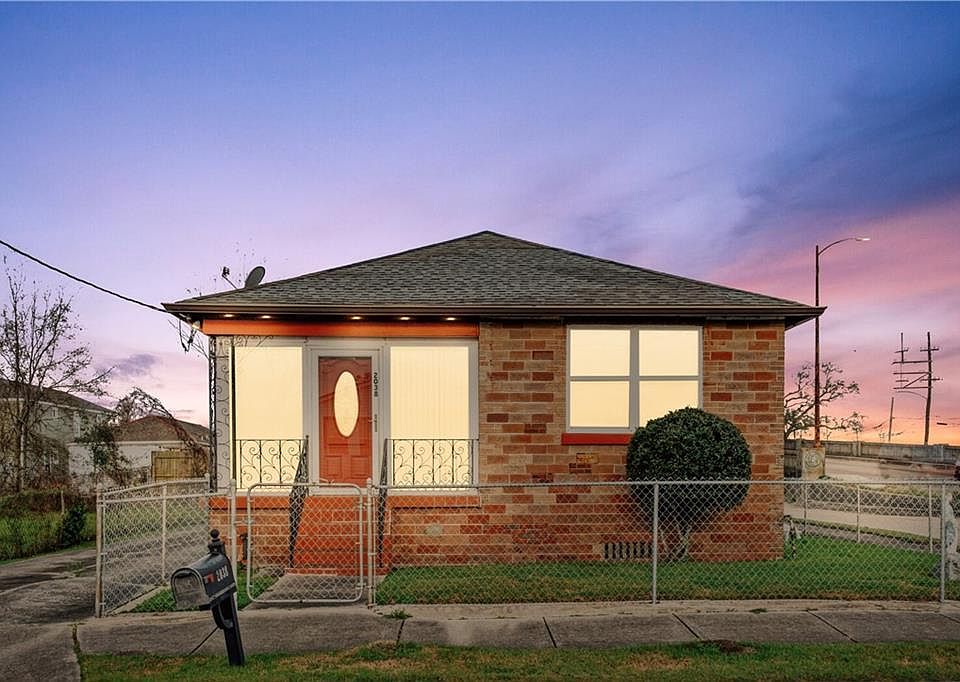 1st image of 2038 Clouet St