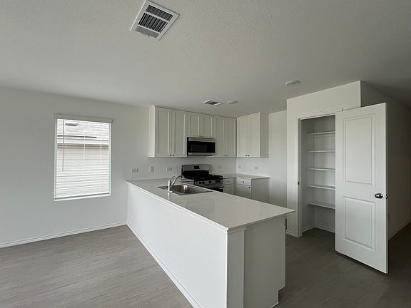 2nd image of 214 Trinity River Holw