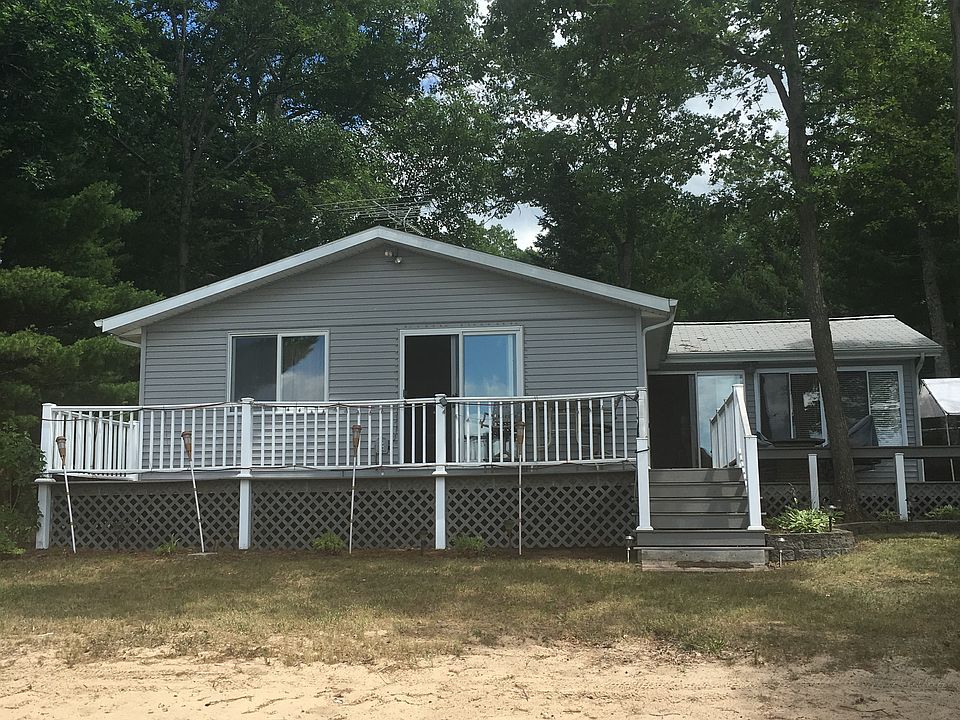 Front of house facing lake