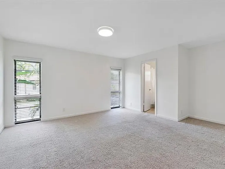 9717 N New River Canal Rd #409 — Photo 32