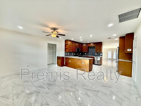 2nd image of 2014 Pinehurst Dr