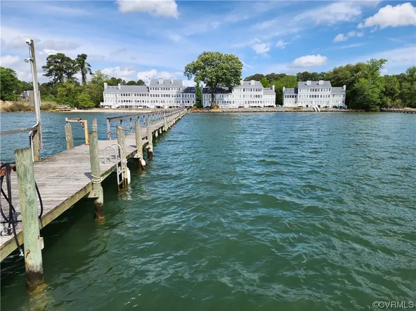 377 Callis Wharf Rd #303, Grimstead, VA 23064