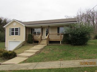 712 Conroe Dr, Radcliff, KY 40160